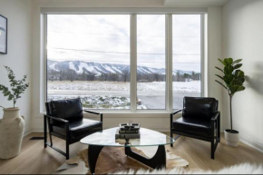 The Luxury Black Rose Chalet at The Blue Mountains for 20